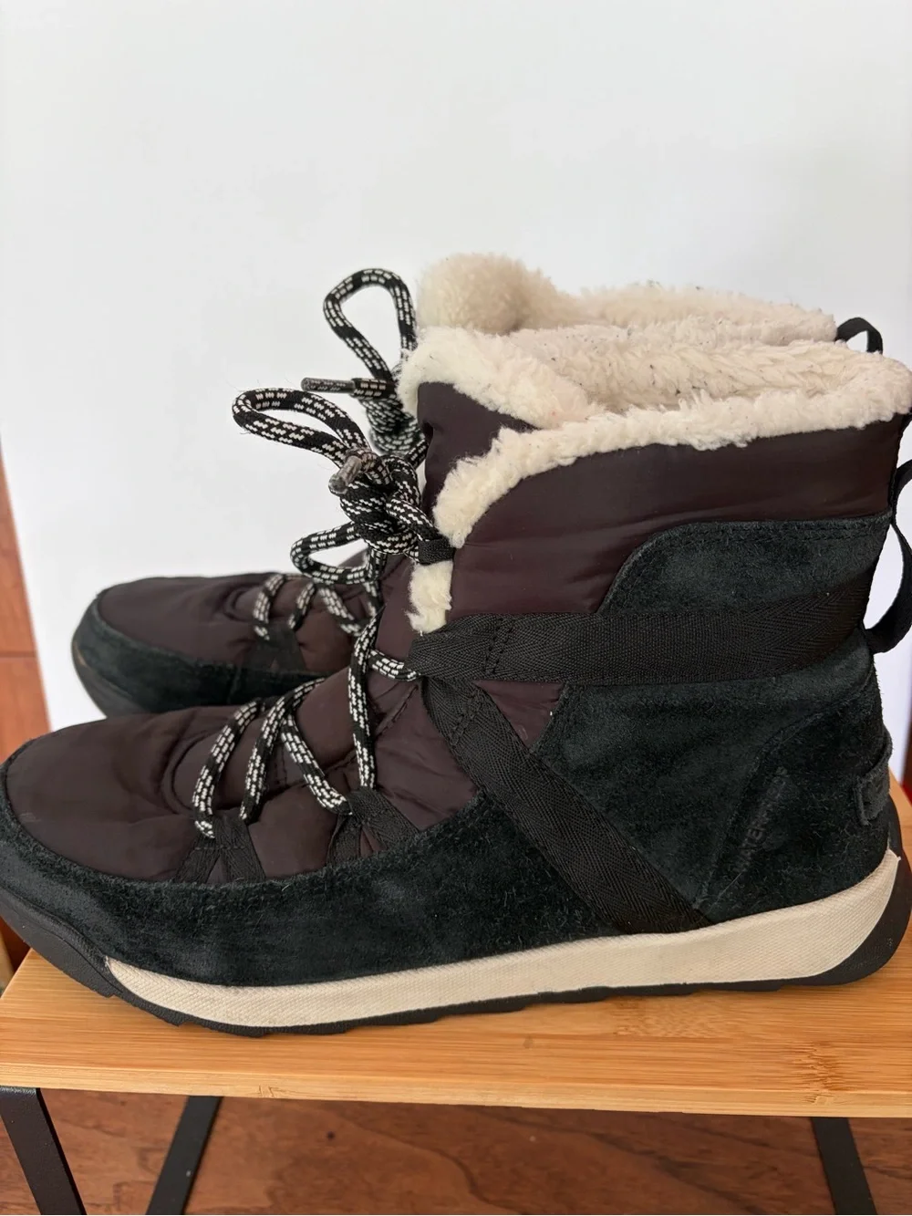 Sorel Whitney Waterproof Suede Lace-Up Winter Boots w. Fur Collar. Women’s 10.